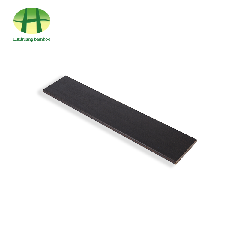 سياج خارجي من الخيزران الثقيل المتفحم