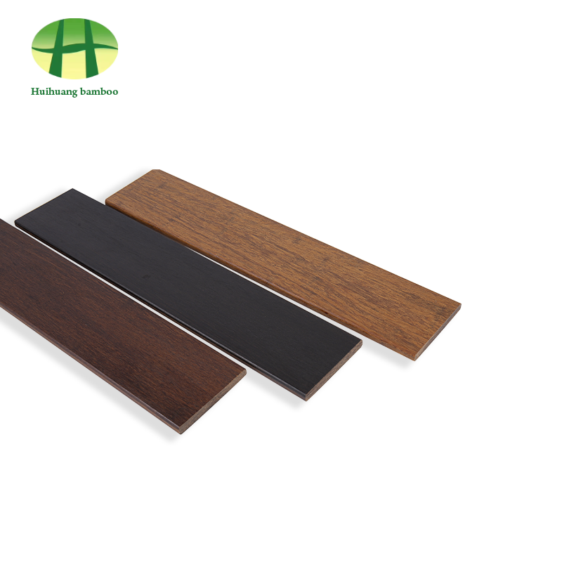 سياج خارجي من الخيزران الثقيل المتفحم