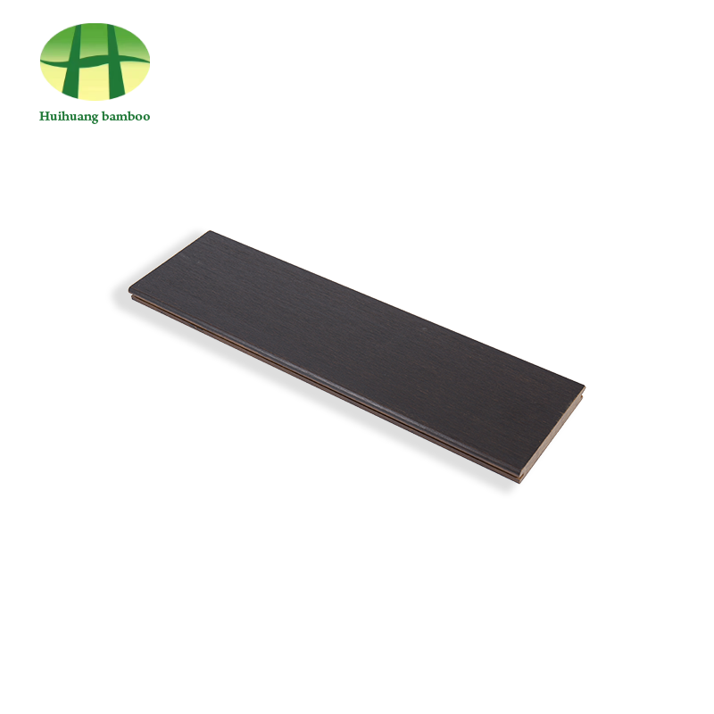 سياج خارجي من الخيزران الثقيل المتفحم