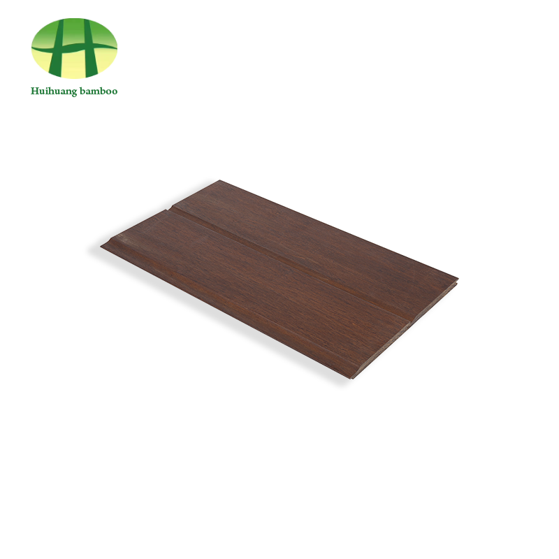 ألواح حائط عمودية من الخيزران الثقيل في الهواء الطلق