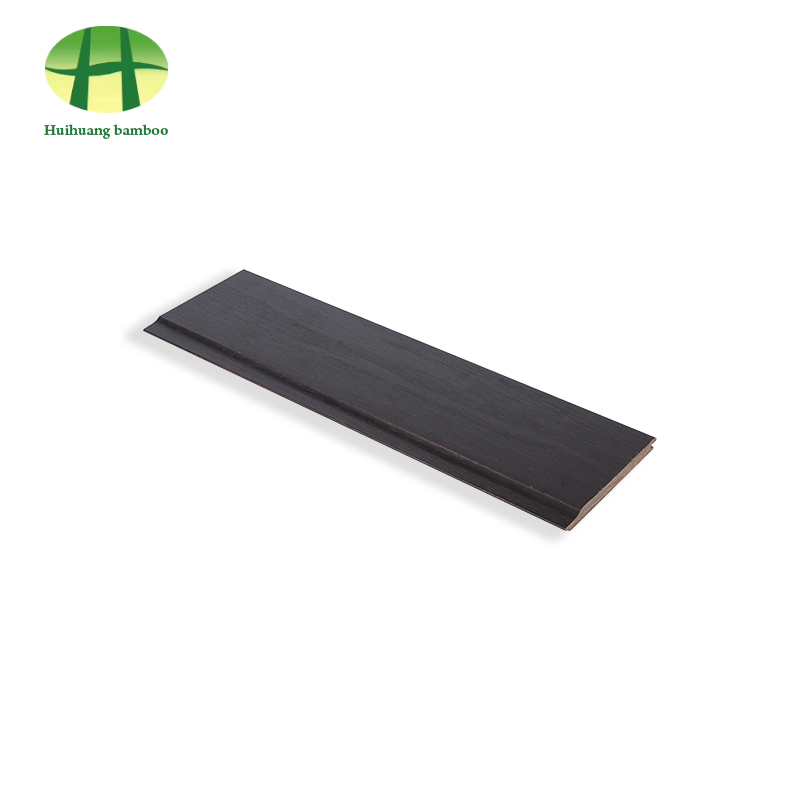 ألواح حائط عمودية من الخيزران الثقيل في الهواء الطلق