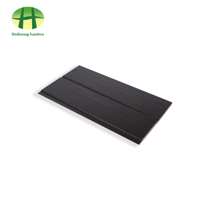 ألواح حائط عمودية من الخيزران الثقيل في الهواء الطلق